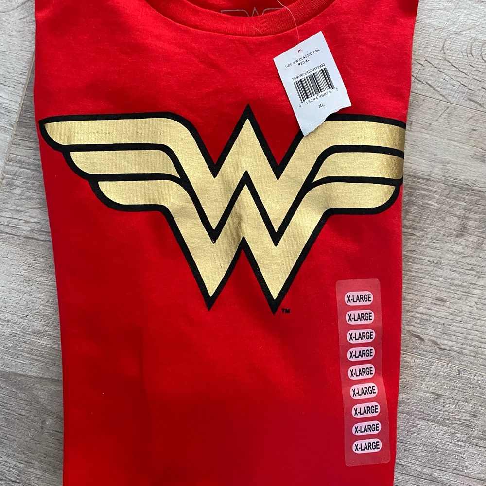 Wonder Woman DC Comics 
Woman’s size X-Large New with Tags
100% cotton - Picture 2 of 6